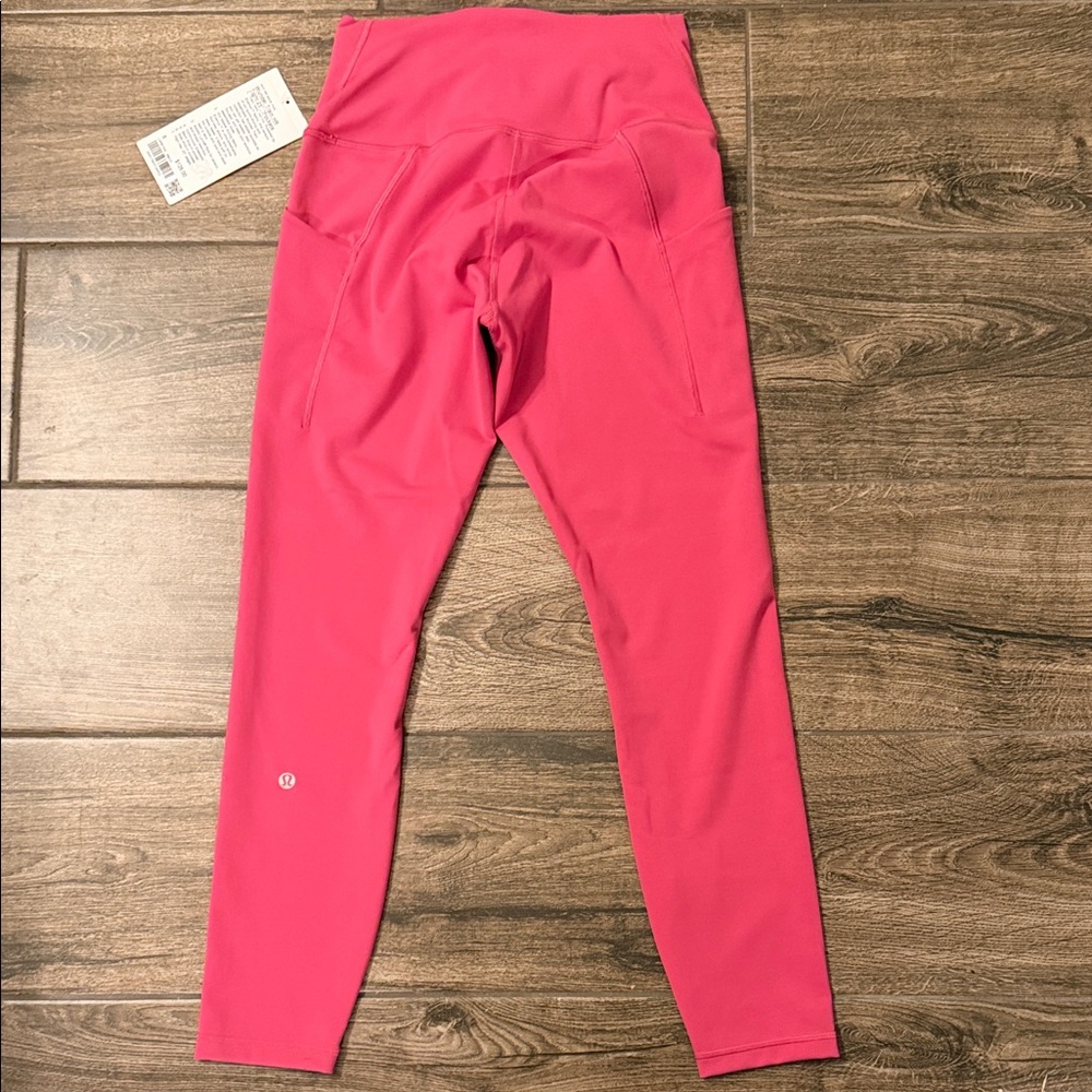 Lululemon Wunder Train HR 25” w/pockets. Size 8. NWT. RBCO.